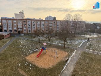 Nabízíme k prodeji světlý byt o dispozici 2+1 s balkónem, kt