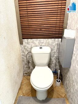Nabízíme k prodeji světlý byt o dispozici 2+1 s balkónem, kt