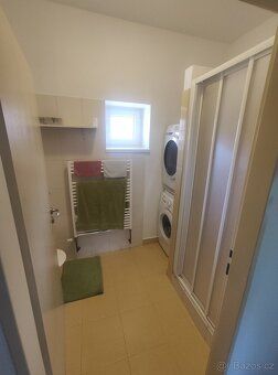 Nabízím k dlouhodobému pronájmu slunný byt 2+kk s prostorným