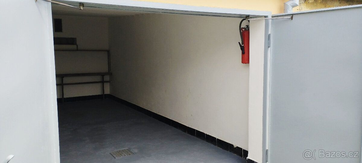 Nabízím k dlouhodobému pronájmu garáž po celkové rekonstrukc