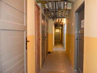 I offer for rent a fully equipped and spacious brick apartment