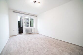 Nabízím k pronájmu byt 2+1 s balkonem v bytovém domě v ulici