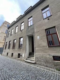 Pronájem stylového a prostorného bytu 2+1 přímo v srdci hist
