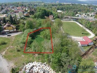 Prodám stavební pozemek,813m2,/městská voda,elektřina,slunný