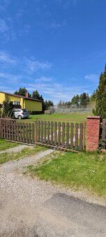 Prodám stavební pozemek,813m2,/městská voda,elektřina,slunný