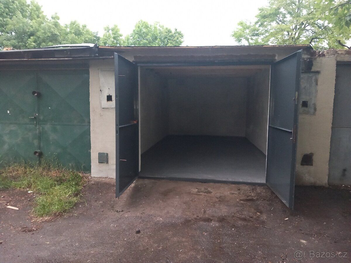 Pronajmu velkou 22m2 garáž s elektřinou v Ostravě Přívoze na