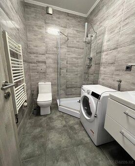 Moderní, kompletně zařízený byt 2+kk (43 m²) s balkonem, gar
