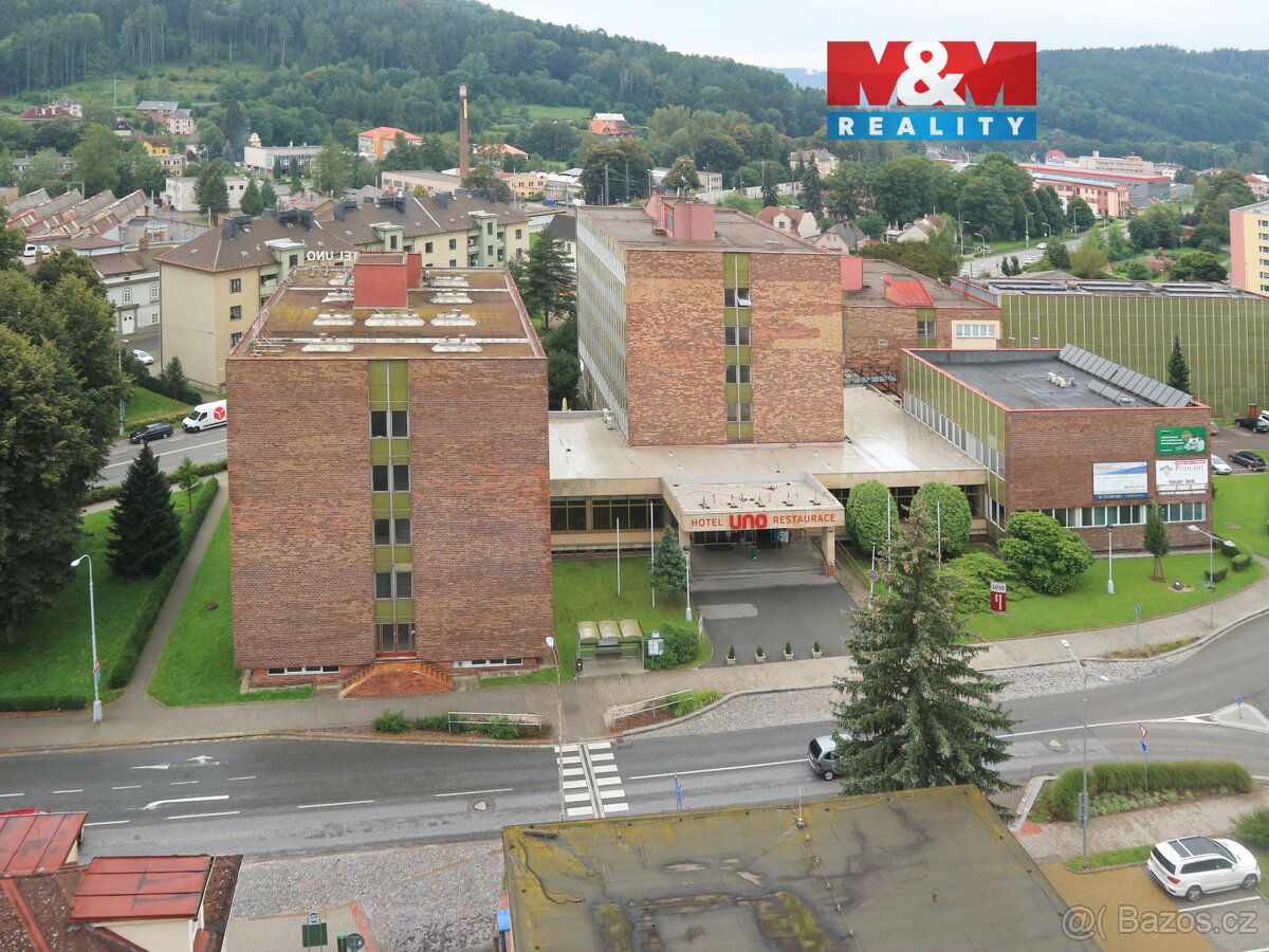 Nabízíme k pronájmu komerční prostory v Ústí nad Orlicí o ro