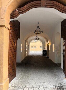 Nabízíme k pronájmu dvě průchozí kanceláře v žádané části Pr