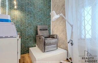 Nabízíme k pronájmu fungující beauty salon za odstupné. Tent