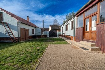 Dům se třemi samostatnými jednotkami (byt 3+kk, apartmán 3+k