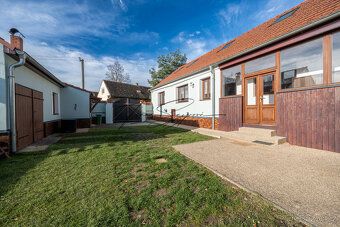 Dům se třemi samostatnými jednotkami (byt 3+kk, apartmán 3+k