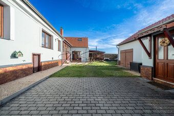 Dům se třemi samostatnými jednotkami (byt 3+kk, apartmán 3+k