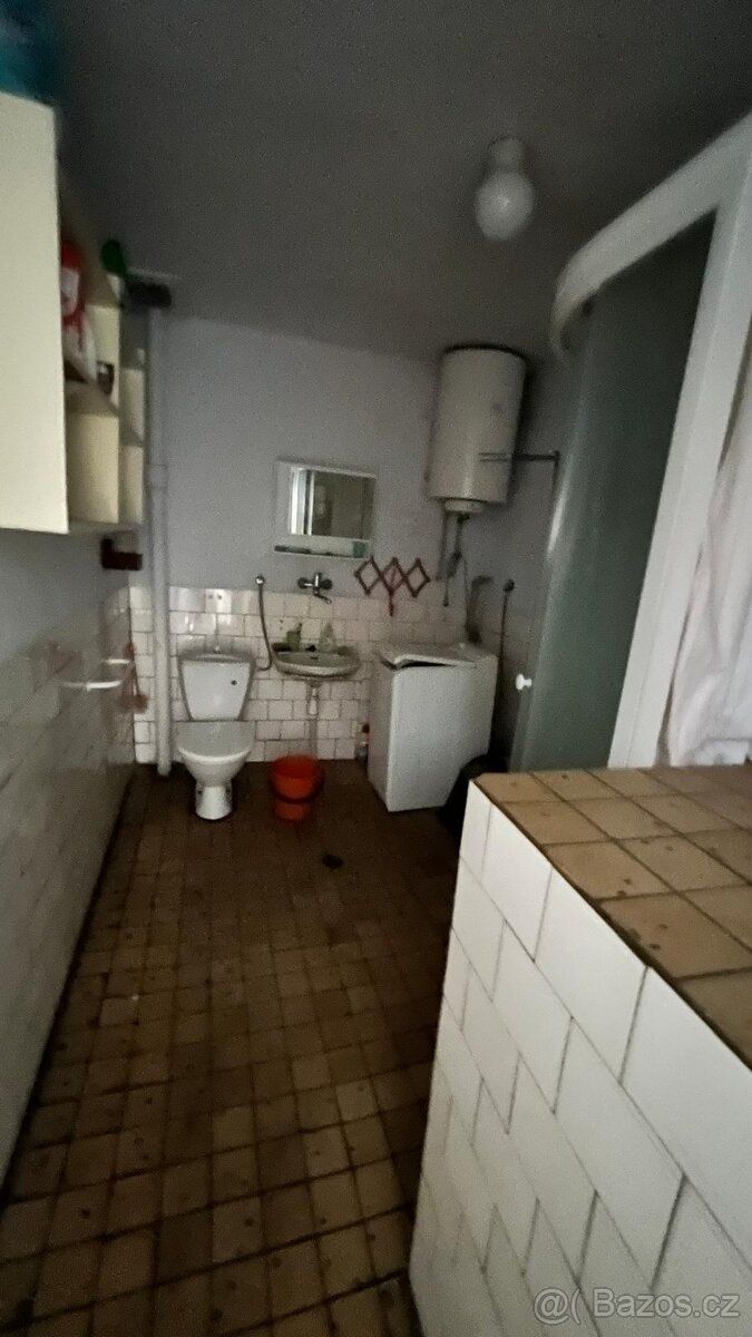 Pronajmu 2 pokoje v Lukavci, velikosti od 15, 20m2, více inf