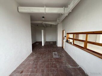 Nově nabízíme k pronájmu garáž/sklad s sekčními vraty, pohod