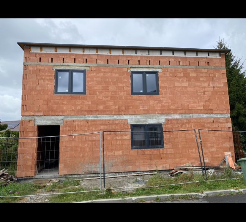 Nabízíme k prodeji rodinný dům v rozestavěném stavu v obci P
