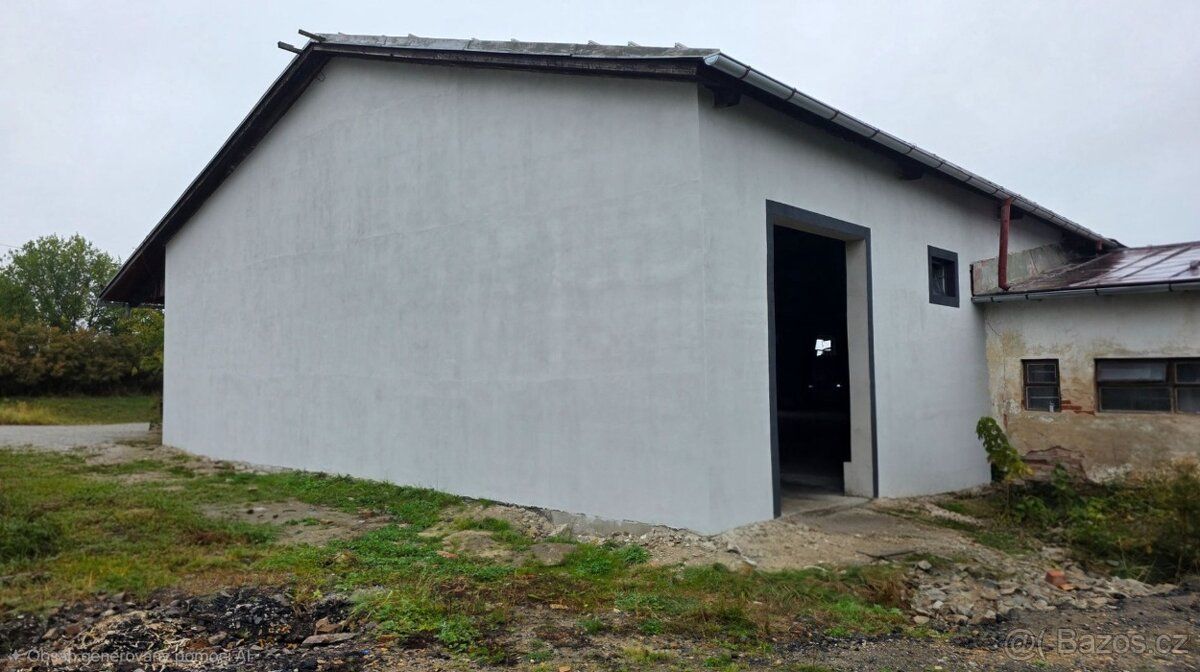 Nabízíme k pronájmu zateplenou halu po rekonstrukci 245m². K