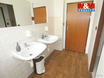 K pronájmu aktuálně v nabídce 2x 20 m², kancelářská místnost
