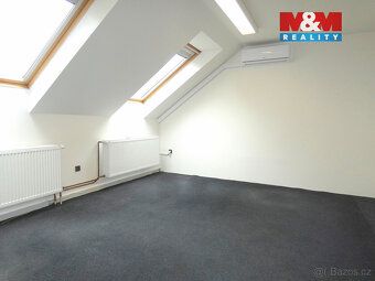 K pronájmu aktuálně v nabídce 2x 20 m², kancelářská místnost