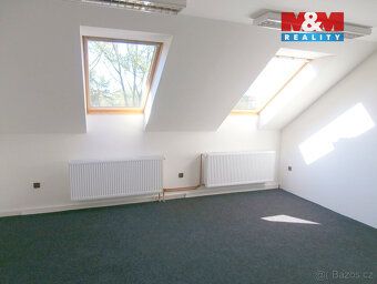 K pronájmu aktuálně v nabídce 2x 20 m², kancelářská místnost