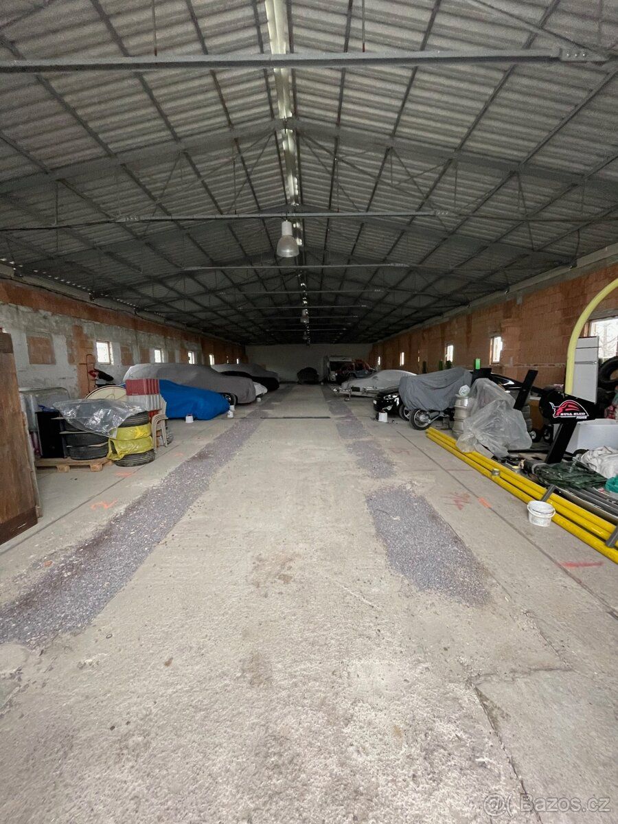 Pronajmu parkovací místa, garážové stání v suché zabezpečené