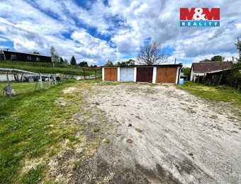 Nabízíme k prodeji udržovanou garáž v obci Lodhéřov, pouhých