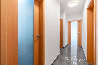 K dlouhodobému podnájmu Vám nabízíme krásný, světlý, zcela n