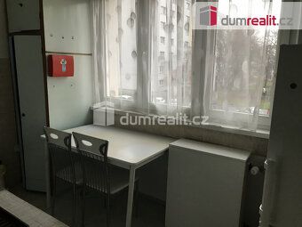 Продається кімната площею 20 м² на Празькому шосе в районі На Петрінах.