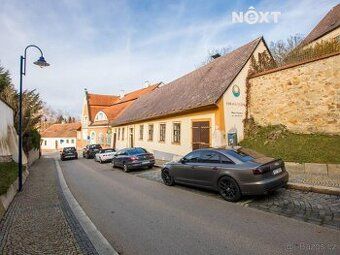 Dům v okolí Jindřichova Hradce. Slušné jednání a reaguji na 