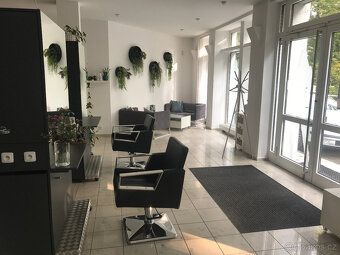 Nabízíme pronájem kadeřnického pracoviště a samostatné praco