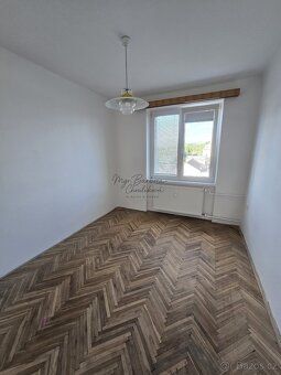 Nabízím Vám k pronájmu prostorný byt o dispozici 3+1 a výměř