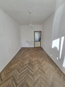 Nabízím Vám k pronájmu prostorný byt o dispozici 3+1 a výměř