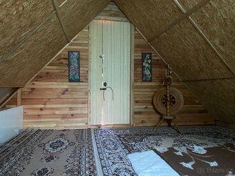 Prodáme zahradu o výměře 363 m2 s podsklepenou chatkou, skle