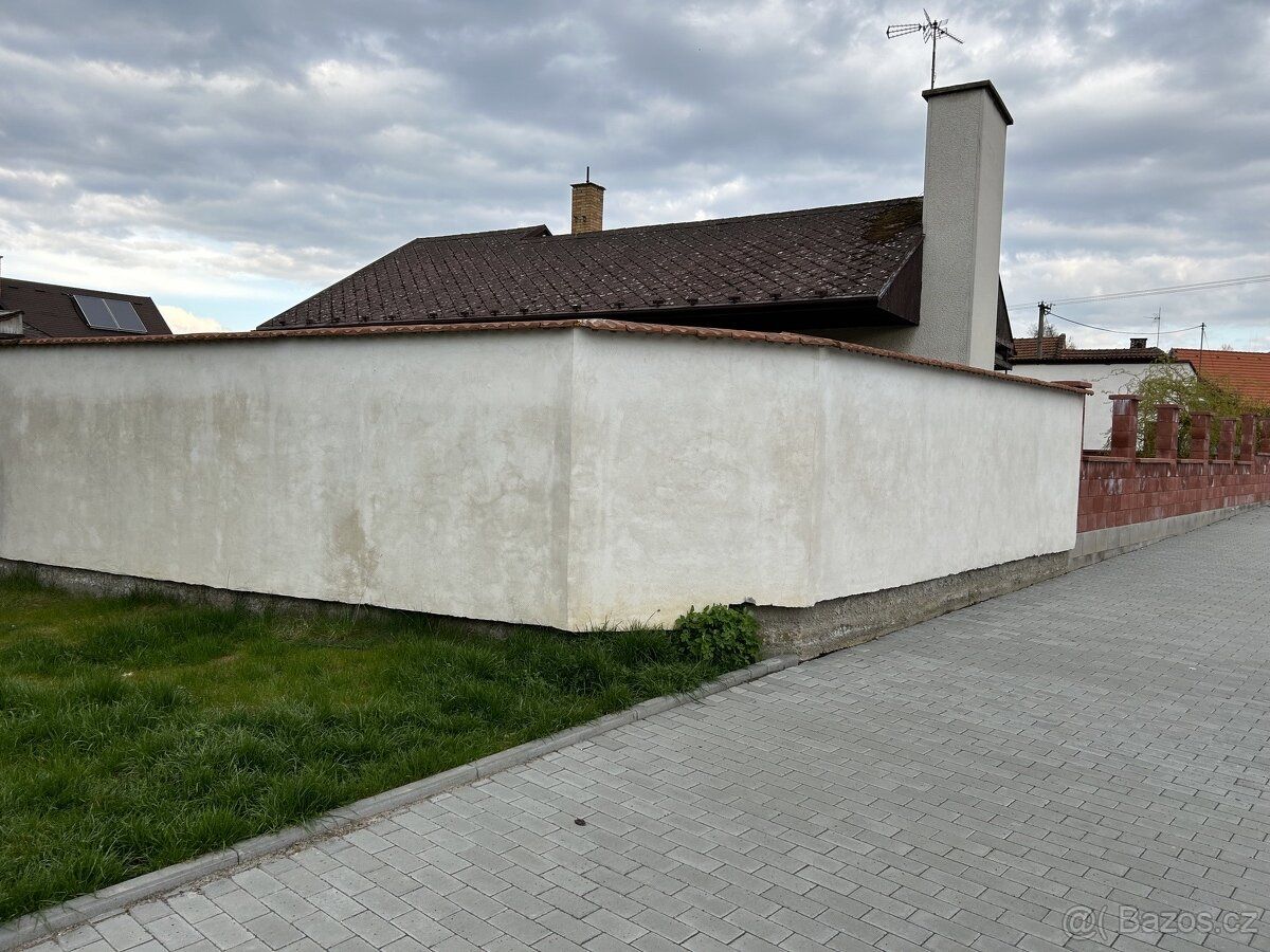 Dobrý den, nabízím k pronájmu reklamní plochu na zdi. Lukrat