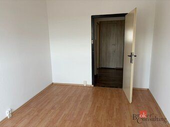 Pronájem bytu 3+1 s balkonem, 68 m², poslední patro – ul. Vá