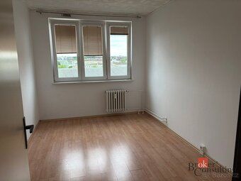 Pronájem bytu 3+1 s balkonem, 68 m², poslední patro – ul. Vá