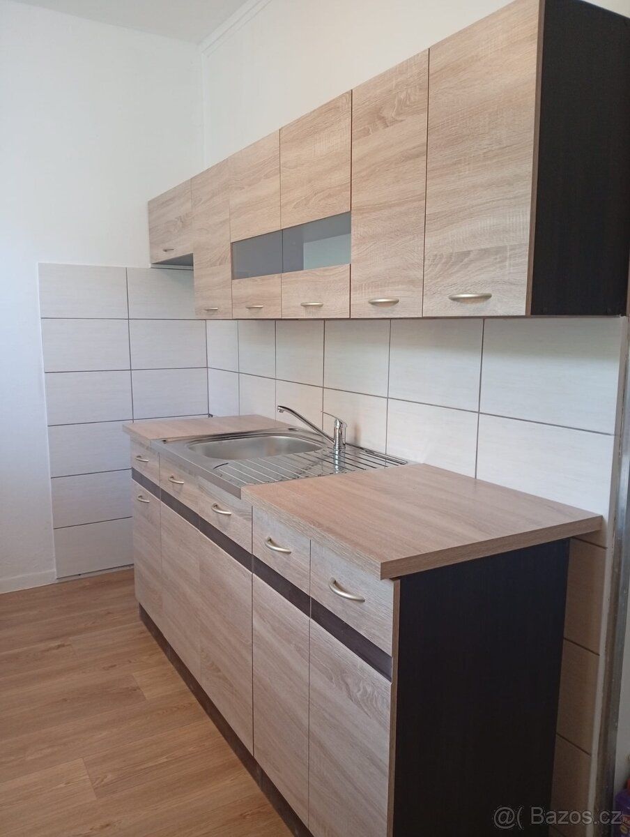 Nabízím k pronájmu přízemní byt 1+1 o výměře 36 m² na adrese