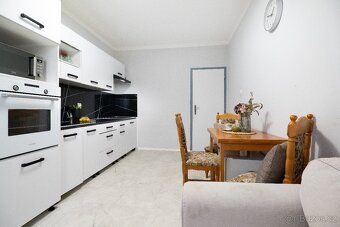 Ve výhradním zastoupení nabízím byt o dispozici 3+1 s lodžií