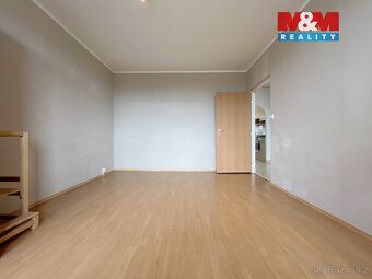 Nabízíme k prodeji prostorný a slunný byt o dispozici 3+1 v 