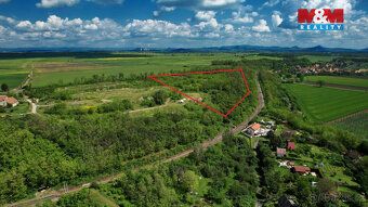 Nabízíme k pronájmu pozemek o výměře 21 999 m² na okraji obc