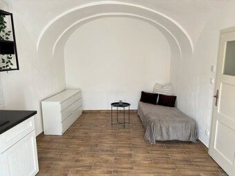 Pronájem bytu 1+kk, 24,5 m² – historické centrum Znojma
Nabí