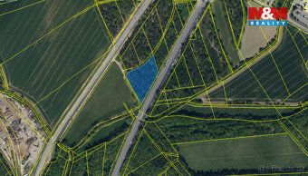 Nabízíme k prodeji 1/2 pozemků o výměře 3 361 m² (polovina z