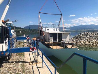 Super Arktik ® HOUSEBOAT je revolučný plávajúci dom, ktorý v