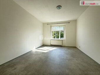 Nájem 8000Kč +voda, topení a elektřina ve výši 4180Kč. Celke
