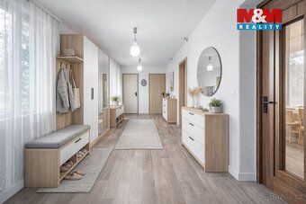 Nabízíme k prodeji samostatně stojící rodinný dům v centru o