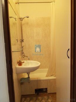 Nabízíme k pronájmu zařízenou garsonieru o velikosti 25 m², 
