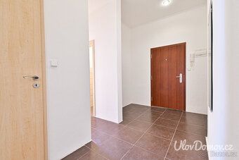 Oferujemy na sprzedaż przestronne mieszkanie w prywatnym posiadaniu o powierzchni 2+1 i powierzchni użytkowej 72…