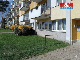 Nabízíme k pronájmu byt 1+kk o výměře 30 m² v panelovém domě