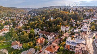 Moderní a prostorná jednotka o dispozici 1+kk (34 m²).
Jedno