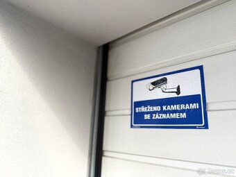 Nabízíme Vám k pronájmu garážové stání o výměře cca 12,5 m²,